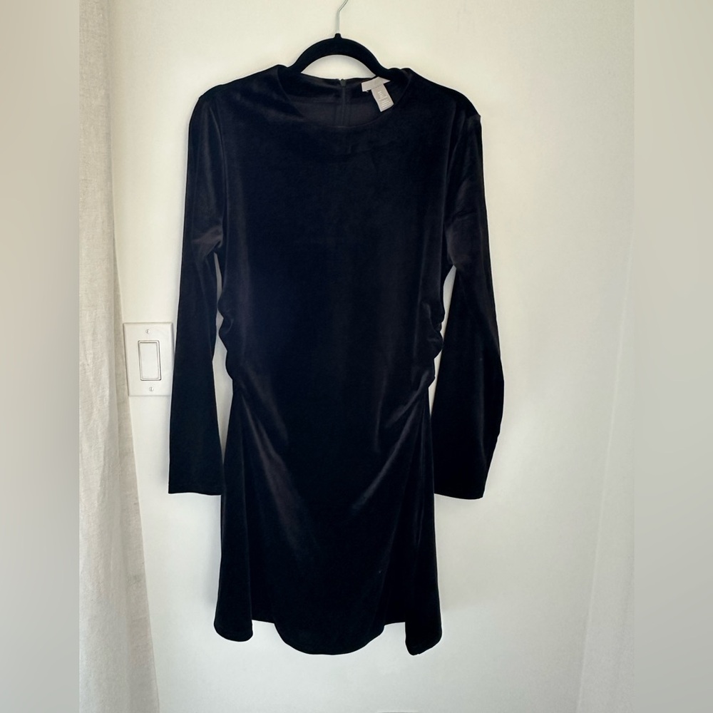 Elegant Velvet Black Long Sleeve Dress